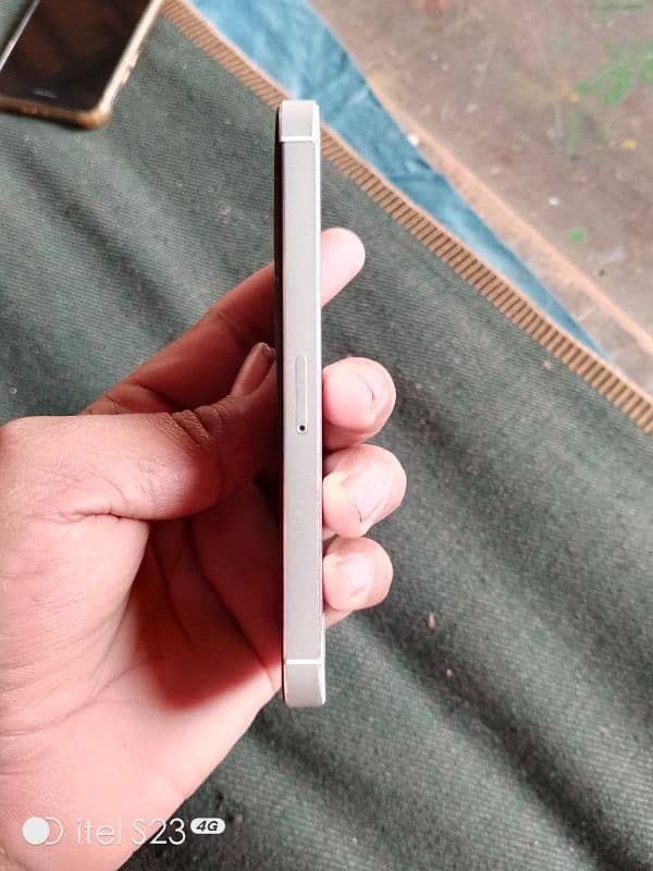 I phone 5 32gb non pta home button not working baki all ok 4