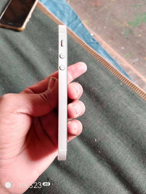 I phone 5 32gb non pta home button not working baki all ok 5