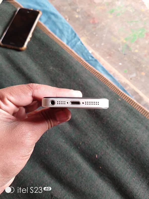 I phone 5 32gb non pta home button not working baki all ok 7