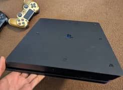 ps4 for sale with 5-6 CD