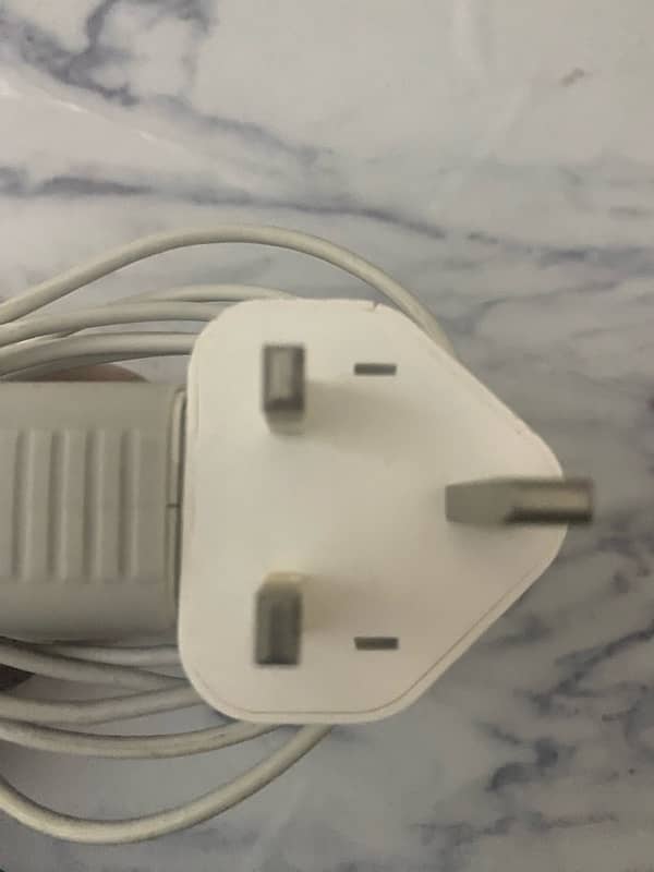 MacBook Pro Orignal adapter 1