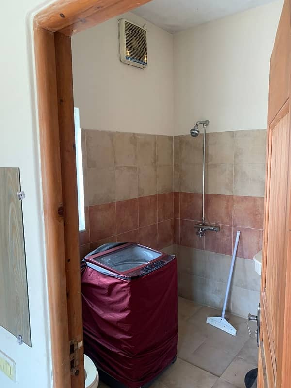 1 Kanal Well Maintained House For Sale 9