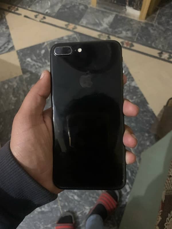 I phone 7  Plus 128gb 0