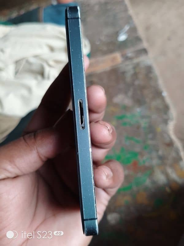 I phone 5 16gb non Pta ha touch break hai working 100% okay hai 3