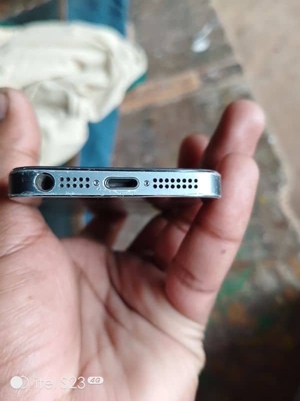 I phone 5 16gb non Pta ha touch break hai working 100% okay hai 6