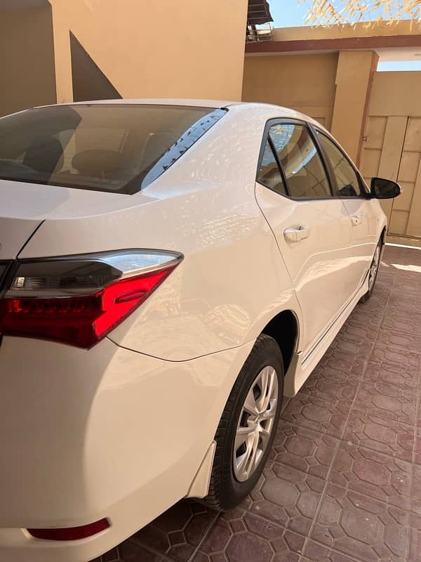 Toyota Corolla GLI 2018 Special Edition Super White 9