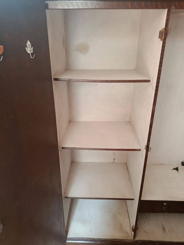 Wardrobe for sale in good condition 2