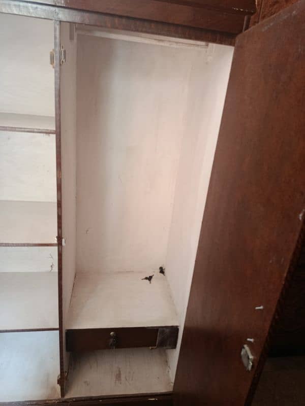 Wardrobe for sale in good condition 3