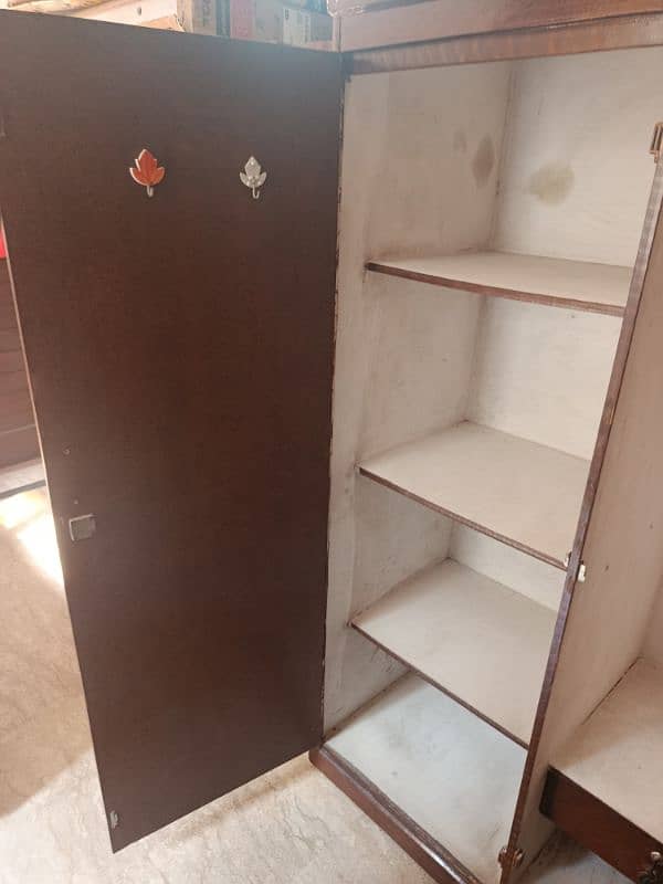 Wardrobe for sale in good condition 5