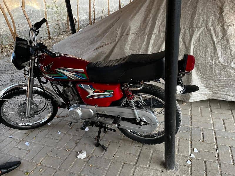 honda 125 neat and clean condition 3