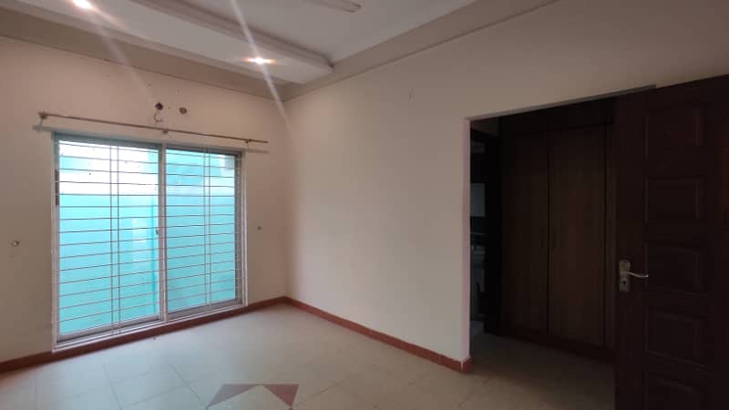 1 Kanal Full House Available For Rent 32