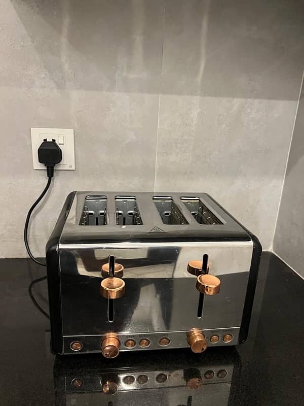 IMPORTED Tower 4-slice toaster 2