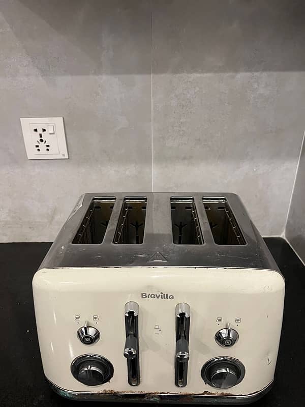 BREVILLE 4-slice toaster 1