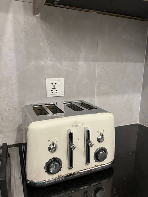 BREVILLE 4-slice toaster 3