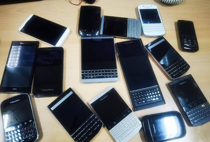 BLACKBERRY ALL STOCK AVAILABLE HA WHATSPP ONLY 03327731988 CHOICE UR 16