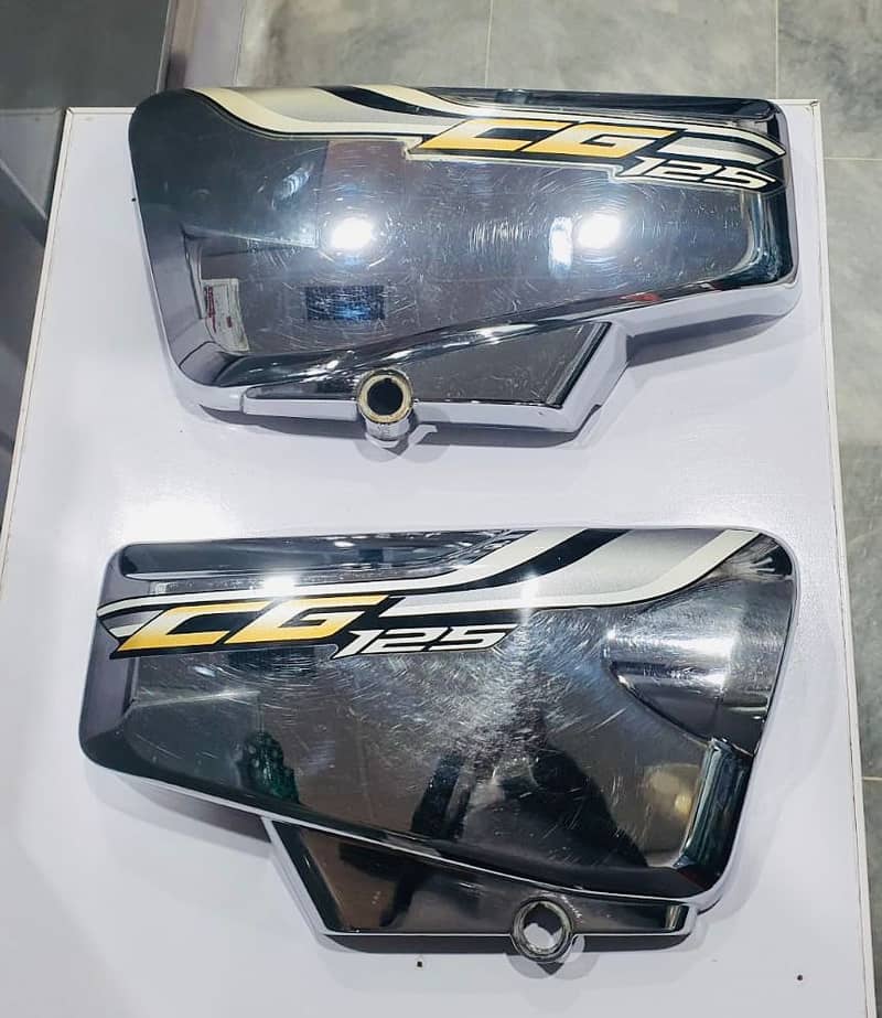 125 Special Edition 2020 Fuel Tank & Side Cover Chrome 2