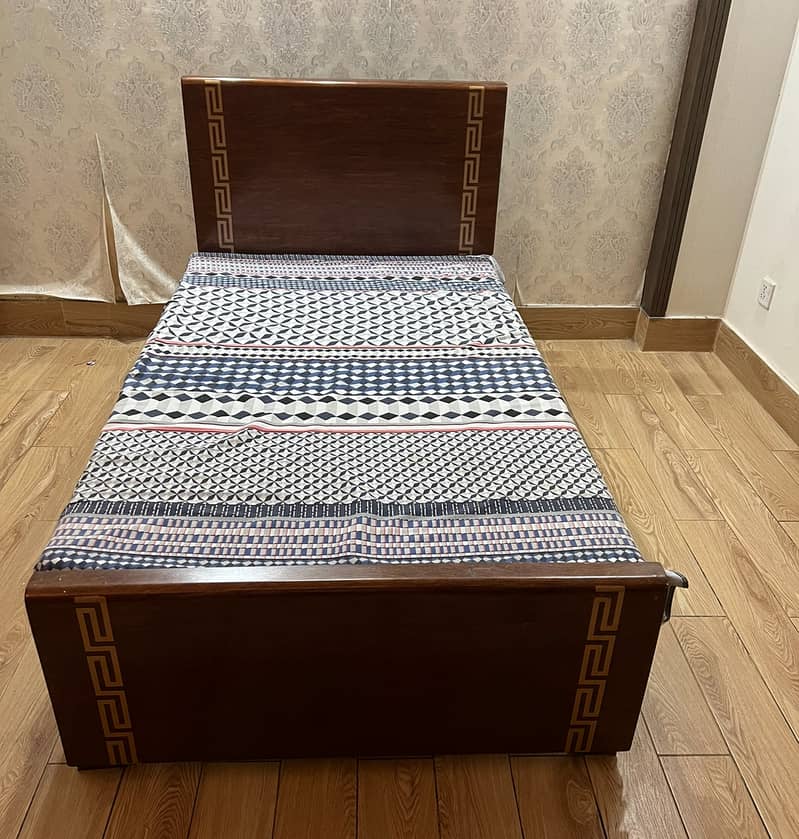 Kids//Single//Wooden Bed// Along with Matress//in excellent condition 0