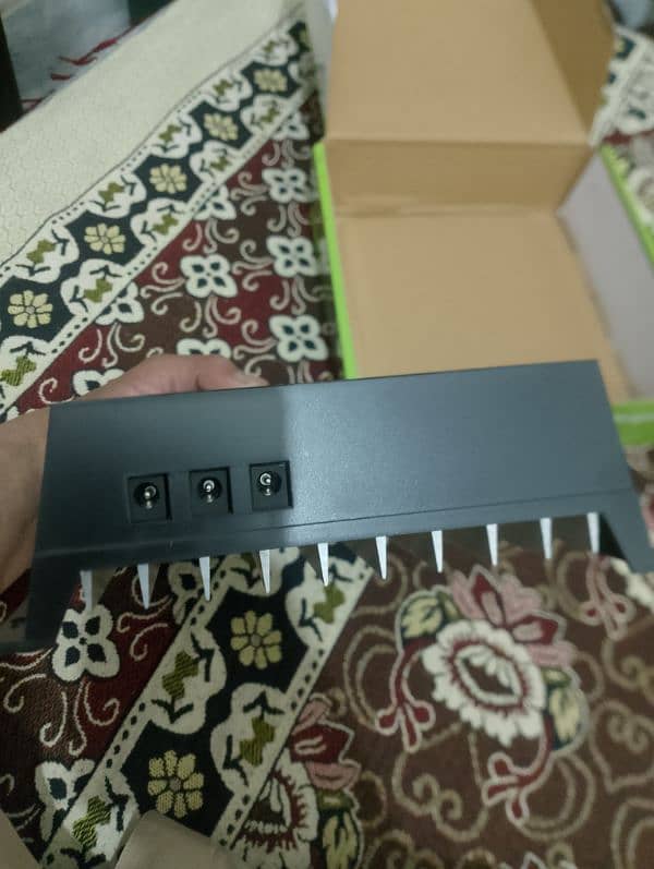 fronus inverter aor aik 60 ampair ka controler. whatsapp 03027193630 8