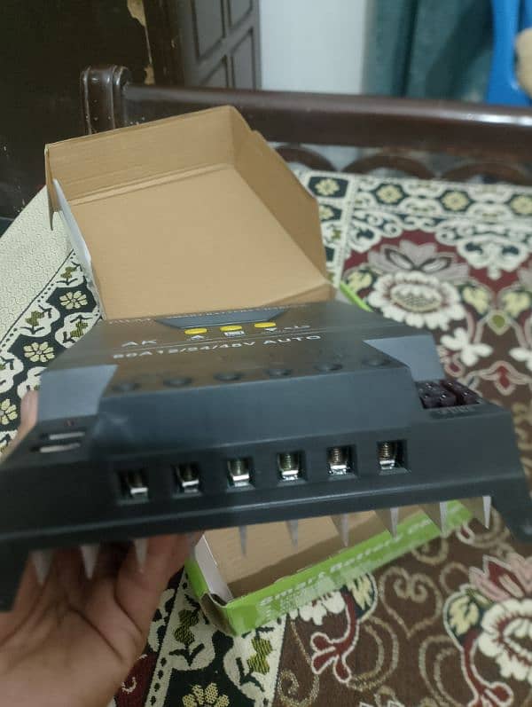 fronus inverter aor aik 60 ampair ka controler. whatsapp 03027193630 9