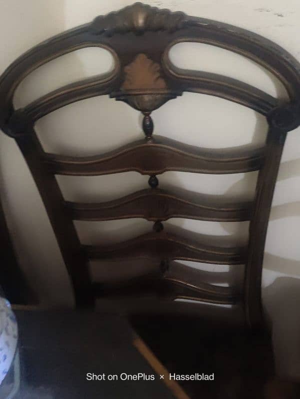 8/10 condition stylish dinning table and chair 1