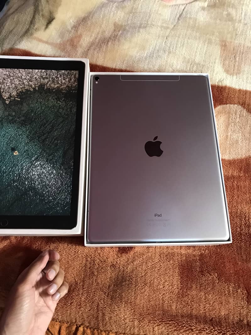 Ipad Pro 2nd Generation 12.9 inch 10