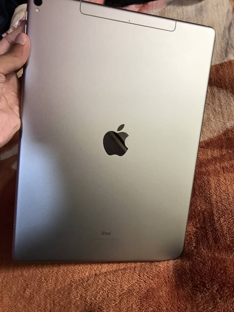 Ipad Pro 2nd Generation 12.9 inch 17