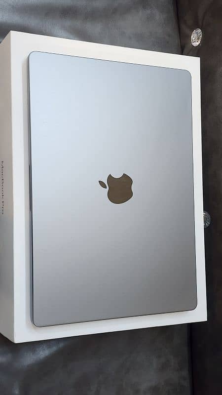 MacBook Pro M3 8GB 512GB 14 inches 1