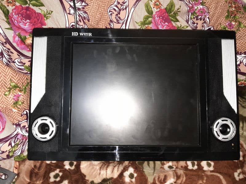 Lcd brand new only 4 day use 0