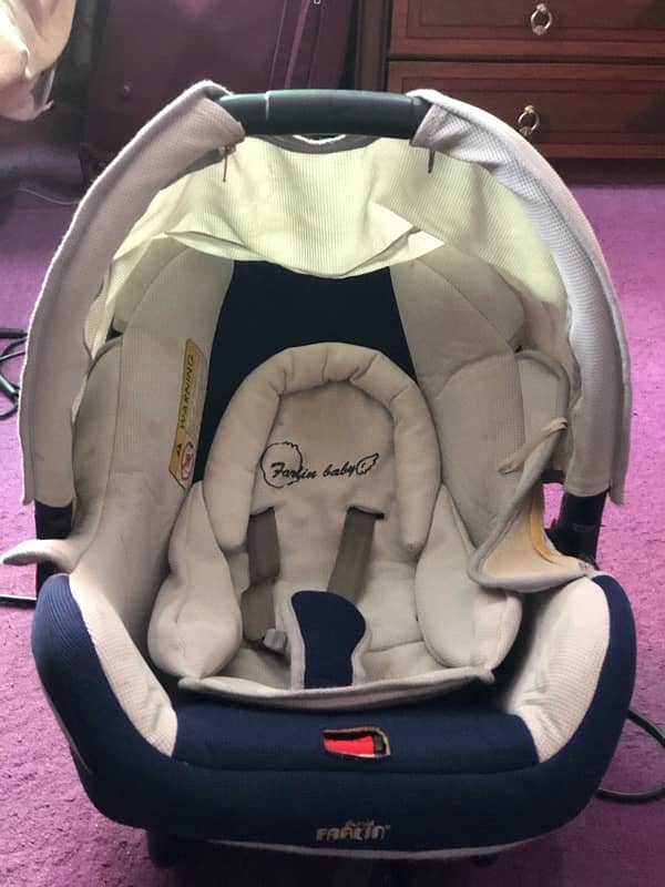 Farlin Carrycot in Good Condition 1