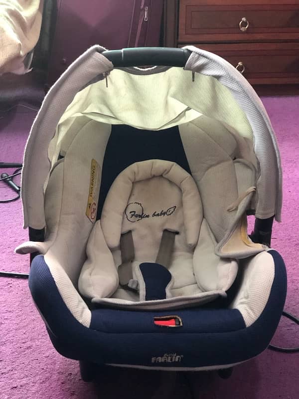 Farlin Carrycot in Good Condition 2