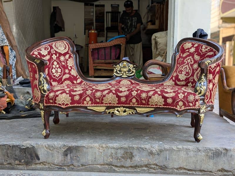 Antique  love seti 2 seater in good condition 1