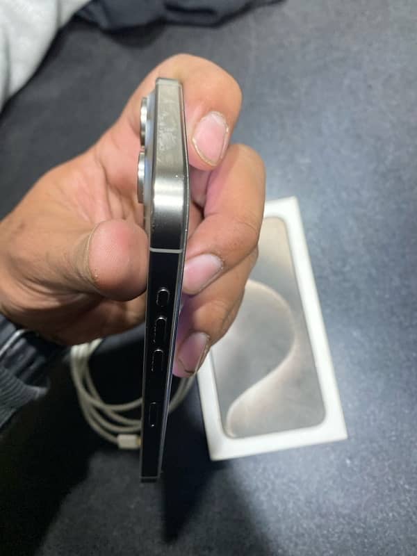 iPhone 15 pro Max 256 GB 4