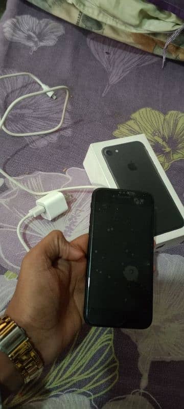 iphone 7 jv with box and charger 5