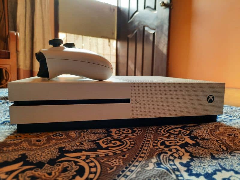 Xbox One S - 2TB 0