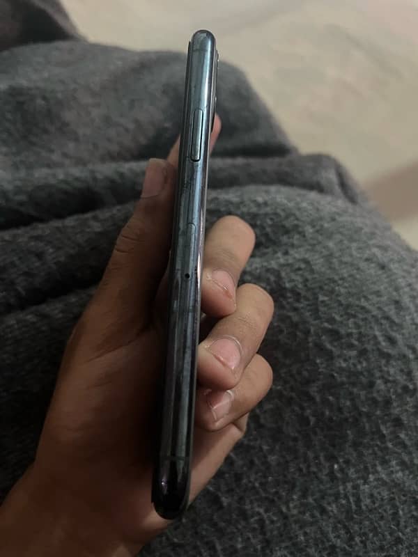 IPHONE 11 pro 64GB JV non pta 65000rs 10/10 olx pe contact kro 7