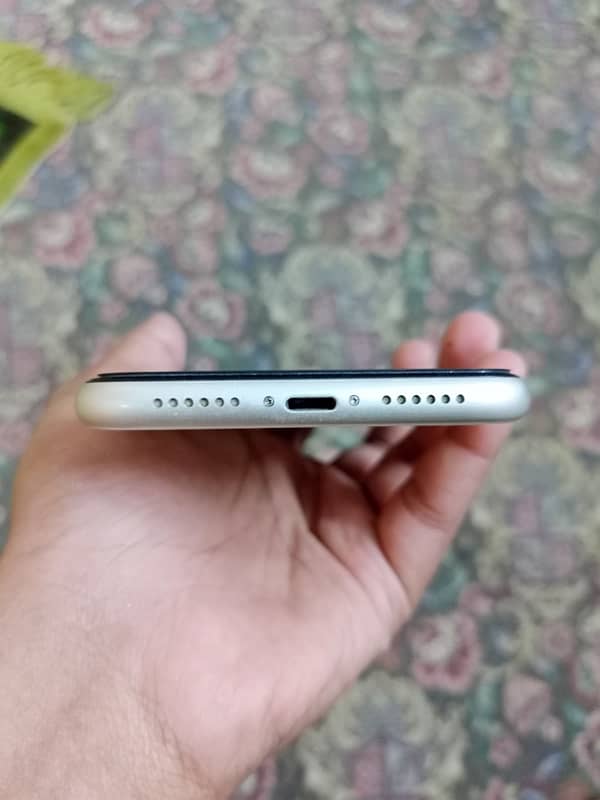 IPhone 11 64gb Factory Unlocked Like New 5