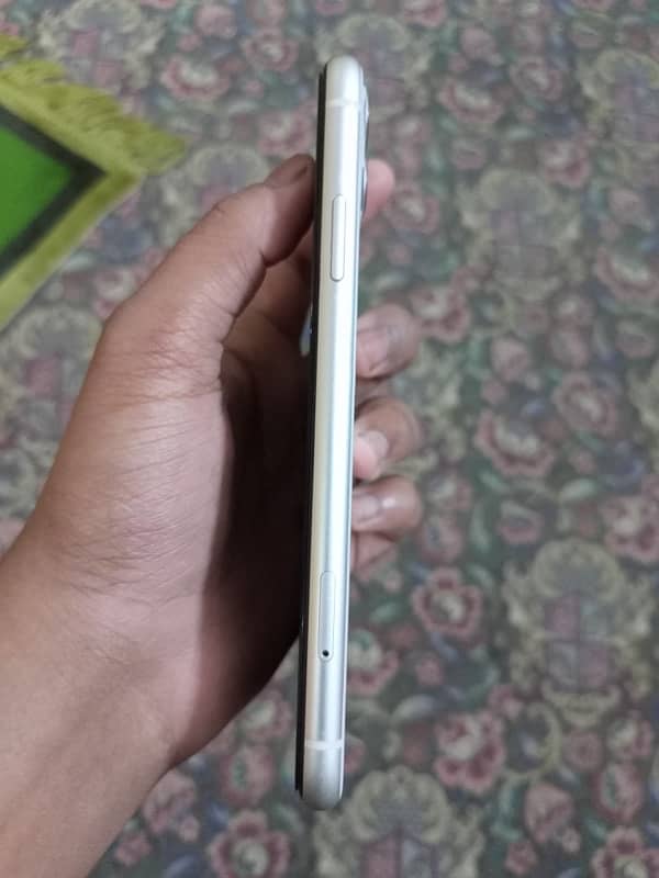 IPhone 11 64gb Factory Unlocked Like New 6