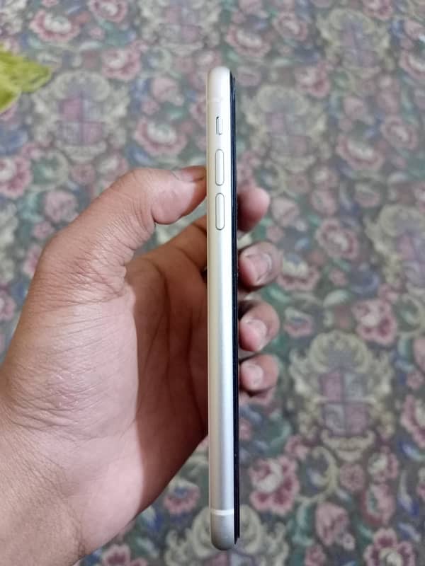 IPhone 11 64gb Factory Unlocked Like New 7