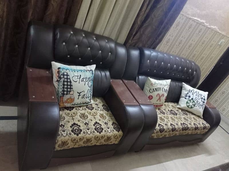 6 Seater Sofa Set In New Condition 3