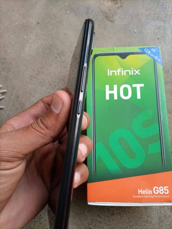 Infinix Hot 10s 6/128 glass crack hai just work all ok 2