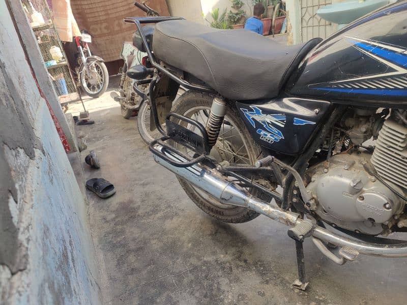 Suzuki 150CC Karachi Number 18