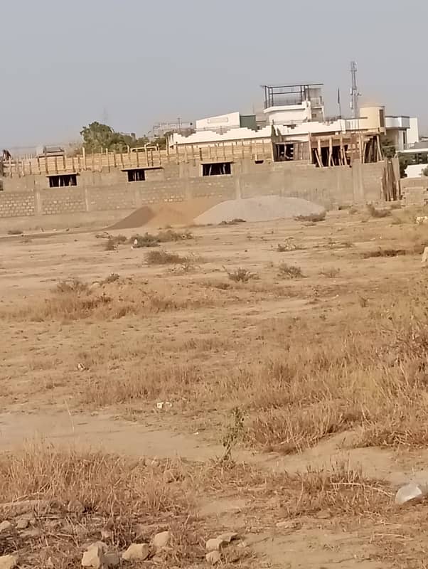 400 yards plot available for sale in Sachal sarma society 3