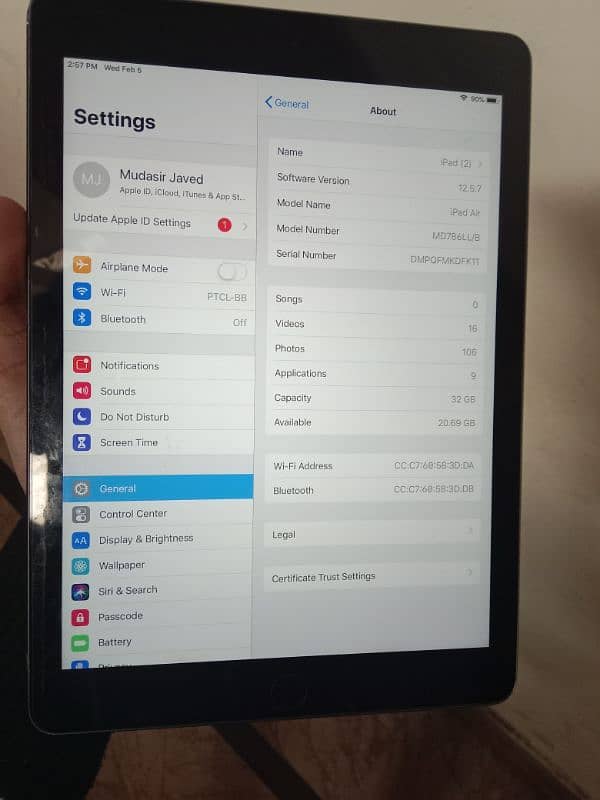 Ipad 2 new condition 10/10 brand new available 32gb with one cover 1