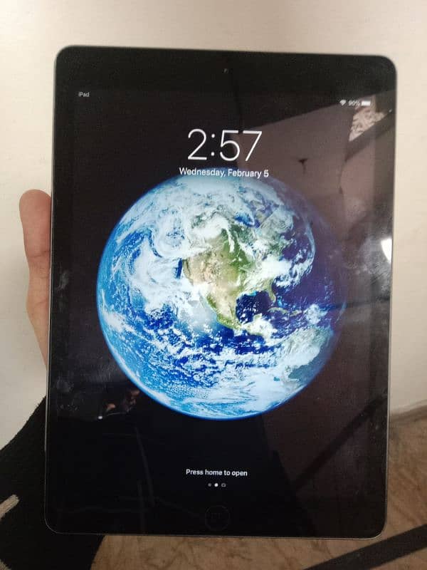 Ipad 2 new condition 10/10 brand new available 32gb with one cover 3