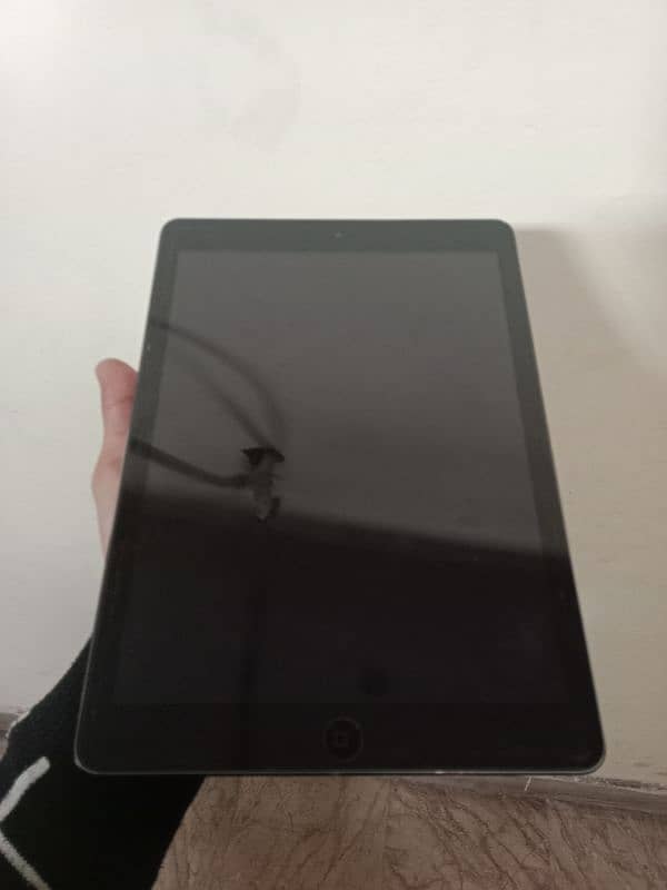 Ipad 2 new condition 10/10 brand new available 32gb with one cover 4