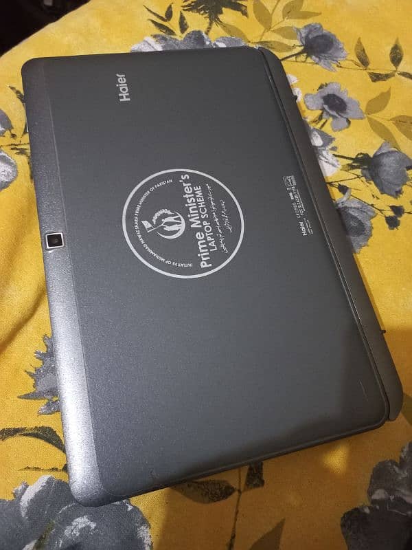 Hier Y11B laptop & pad new Condition 2