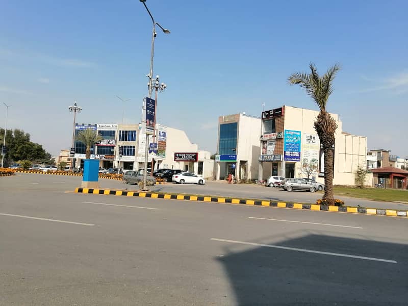 5 Marla 80ft Main boulevard facing, All Dues clear, Ready to construct plot is available for sale in Diamond block of Park view city Lahore 12