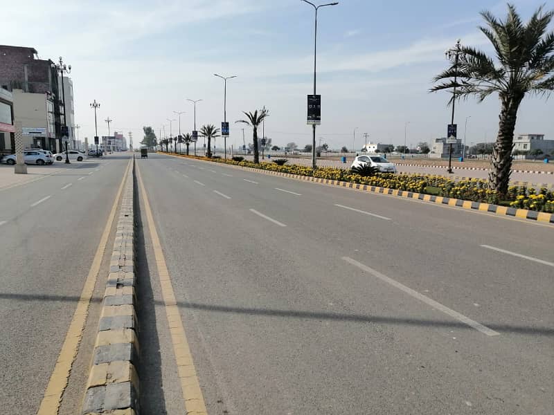 5 Marla 80ft Main boulevard facing, All Dues clear, Ready to construct plot is available for sale in Diamond block of Park view city Lahore 28