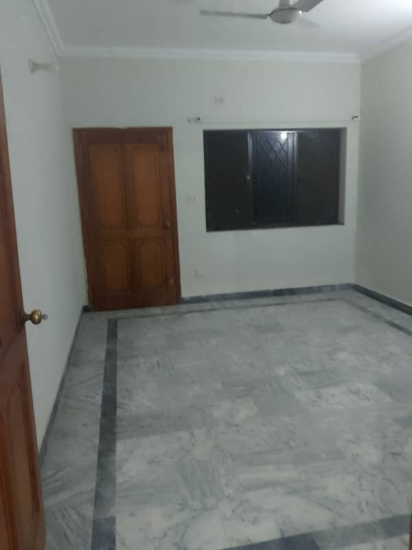 Upper portion available for rent in G 11 1 30+60= 13