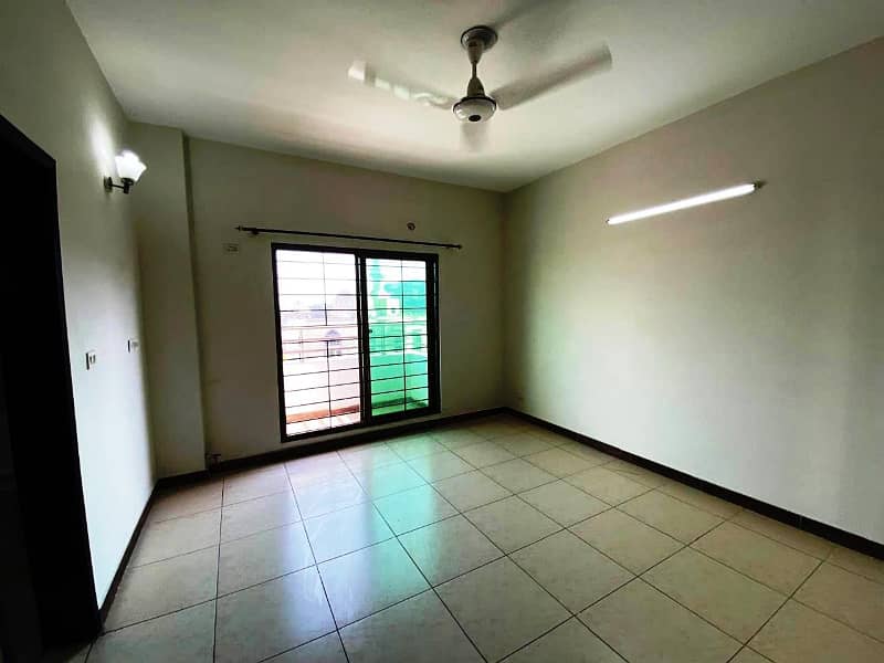 Exclusive Open View Near Mosque & Park 3rd Floor Apartment For Sale In Prime Location Call Now! 13